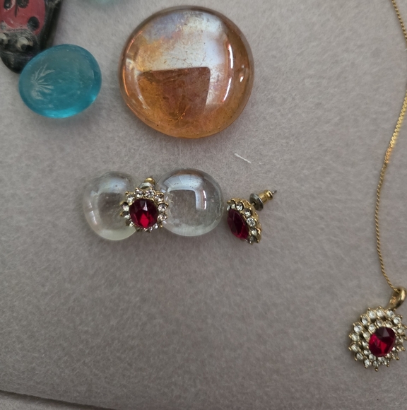 Beautiful Faux Ruby Necklace and earring set ✨️ - Picture 5 of 12